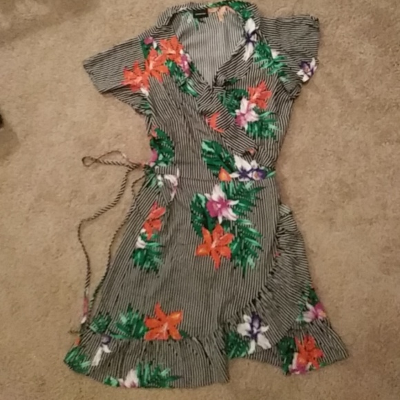 Who What Wear Dresses & Skirts - Floral dress